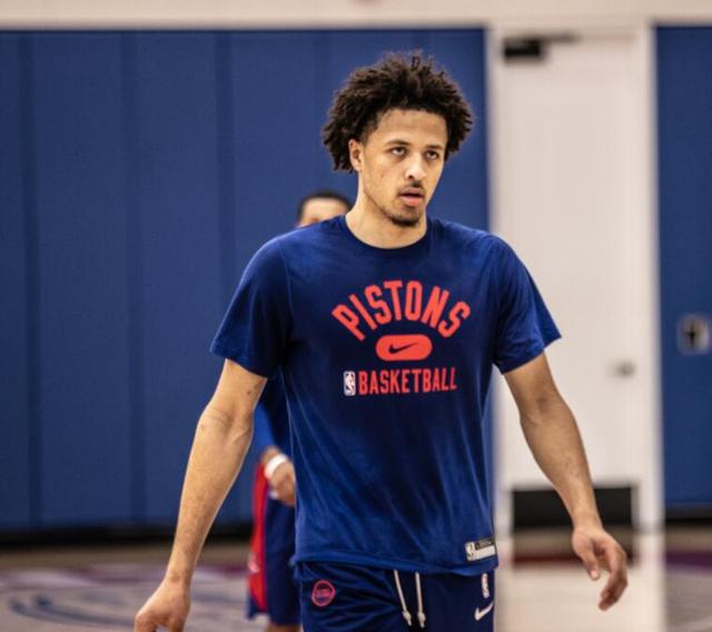 赛场显得更 赛场显得更